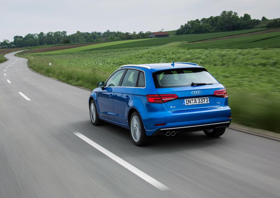  Audi A3 Sportback 2.0 TDI (8V) 2016 года  (WW) (фото 15 из 22)
